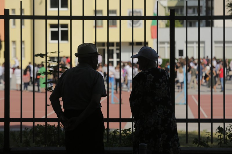 Учениците у нас започват днес вторият учебен срок Заради усложнената